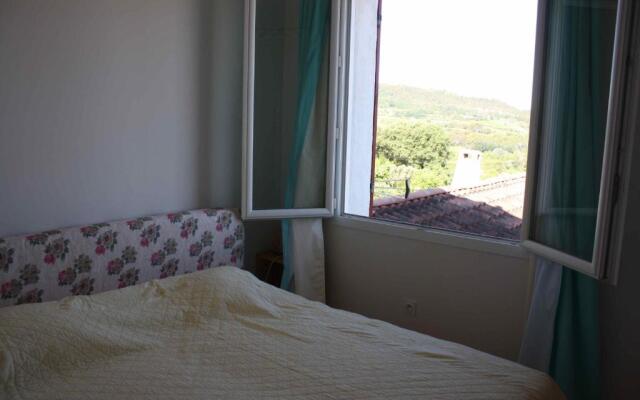 À l'ombre du mûrier