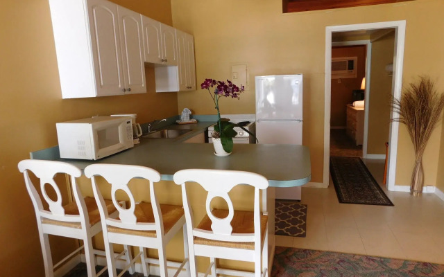 Pines & Palms Resort