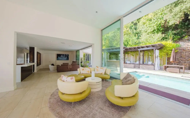 Zen Estate - Luxurious 5BR Beverly Hills Sanctuary With Pool & Canyon Views