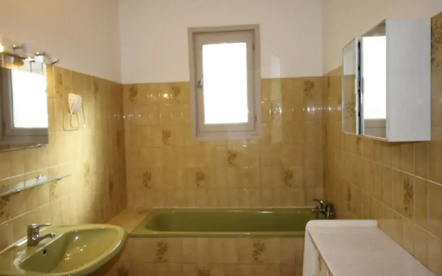 Lush Holiday Home in Cereste With Private Swimming Pool