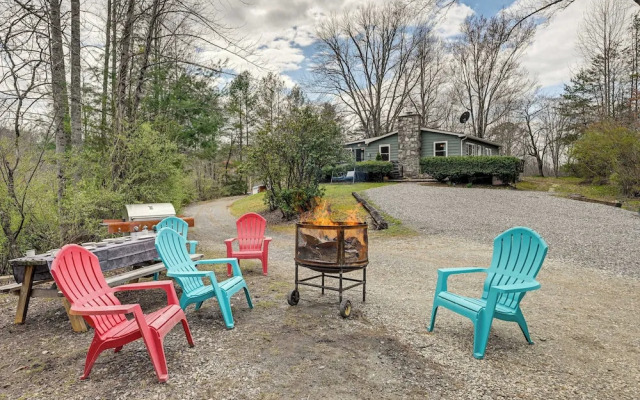 Whittier Vacation Rental Cabin: Pets Welcome!