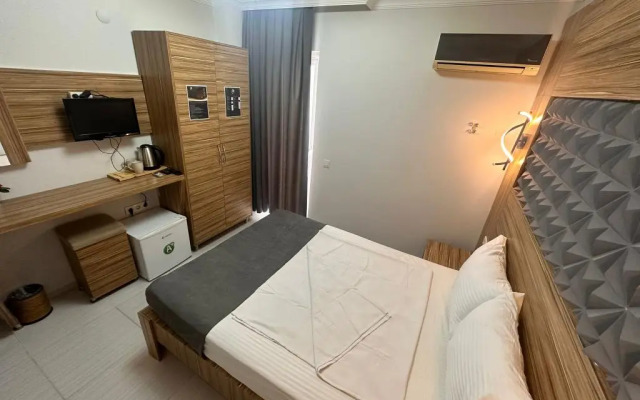 Royal Ezel Hotel