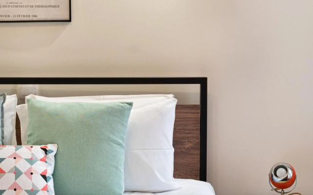 Spacious & Artistic Retro 2 Bedrooms Apt + SAUNA