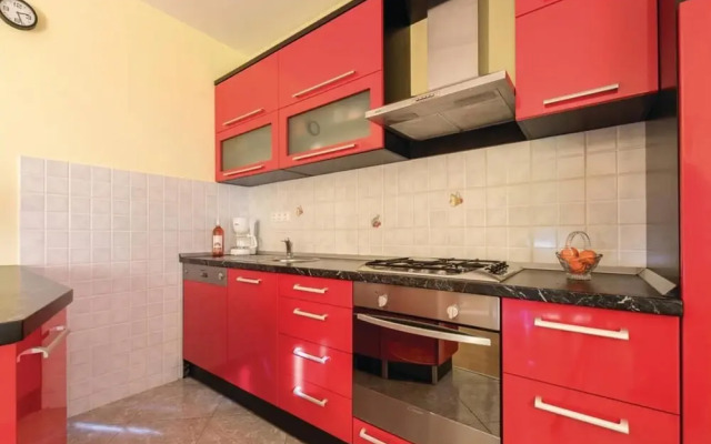 Nice Home in Kastel Luksic With Wifi and 6 Bedrooms