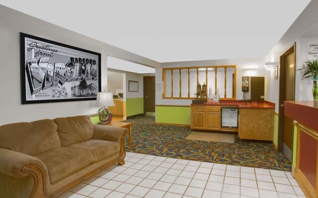 Super 8 By Wyndham Radford Va