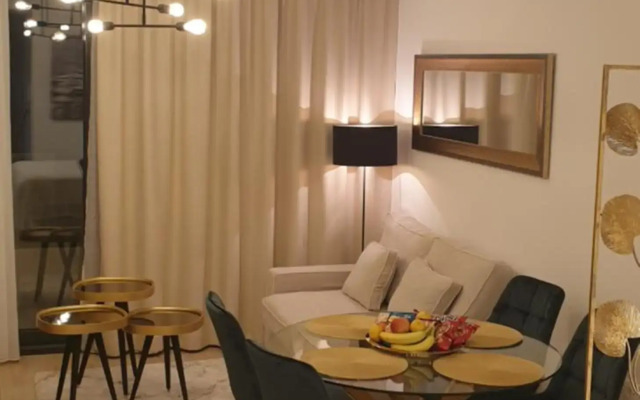 Golden Studio - private parking