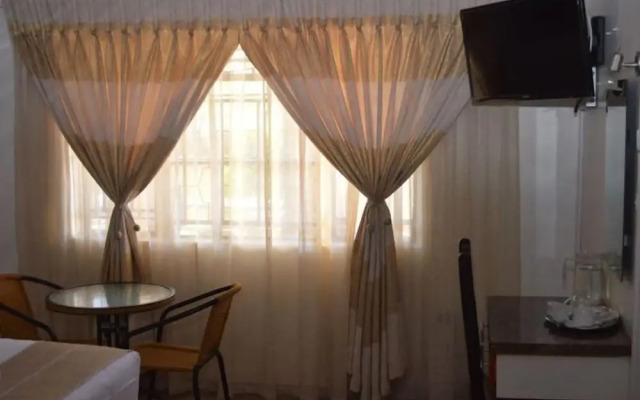 Crown Guest Lodge