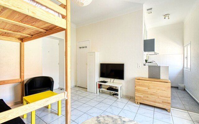 Chic Minimalist Studio - 2 Mins Walk From Palais!