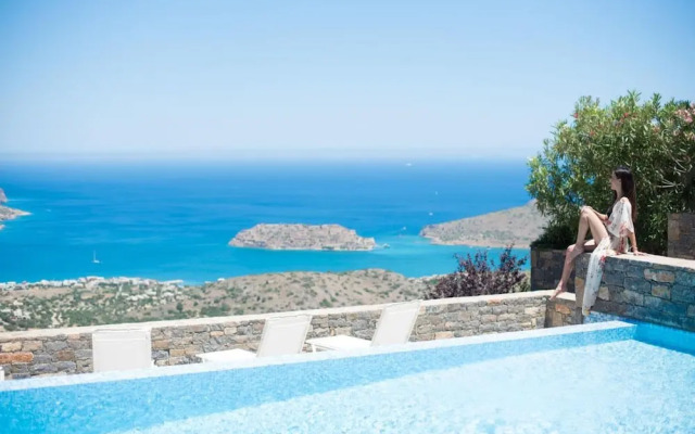 Sea View 6 Bedroom Villa With a Heated Pool