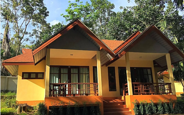 Tonsai Bay Resort