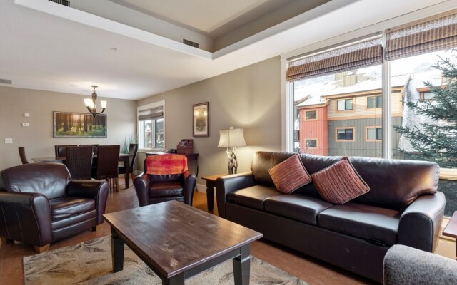 Exquisite 2BR/2BTH Luxury Condo with Mountain View