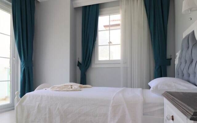 Villa AKD1  by JoyLettings