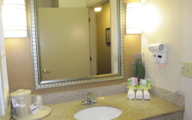 Holiday Inn Express Hotel & Suites West I 10 by IHG