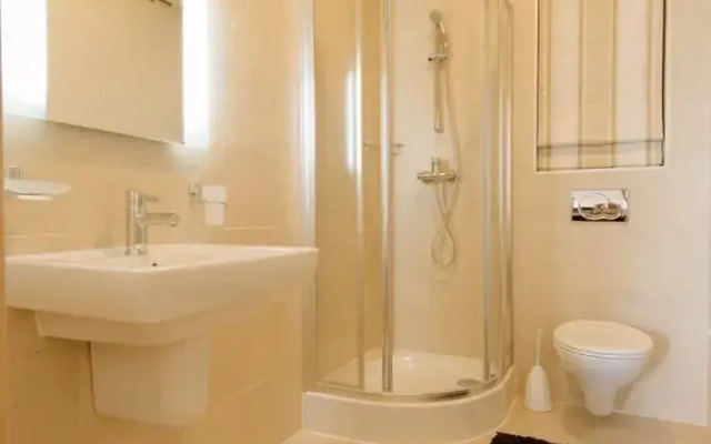 Seafront Luxury APT With Pool