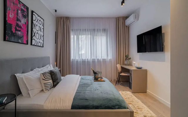 Vibrant & Spacious 3BR Condos on Amzei Square