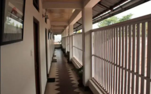 Marina's Motel