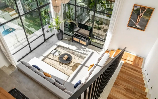 Stylish 3BR Villa Myla By Azure