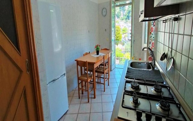 CASA Via Salita Monte, 98 - Cozy Private House with Two Bathrooms-Trekking Lovers - Town View