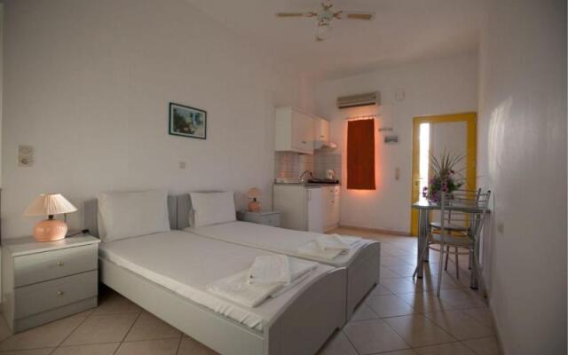 Cosmi Poolside Apartments