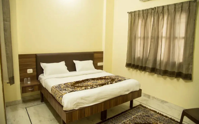 OYO 11933 Home Classic 3BHK near Geetanjali Hospital