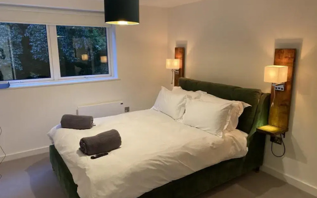 Luxury 2 Bed 2 Bath Apartment in Bath City