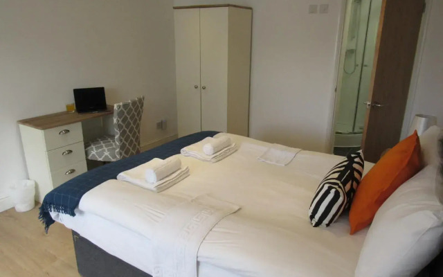 The Cambridge Suites - Tas Accommodations
