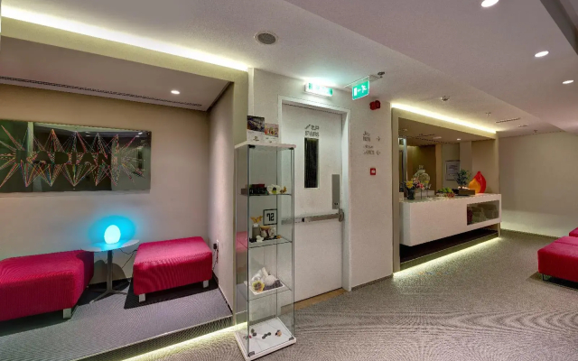 72 Hotel