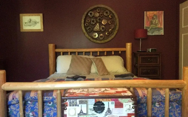 Nomadic Bull: Bed & Breakfast & Books