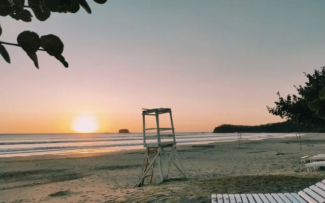 Playa Hermosa Ecolodge