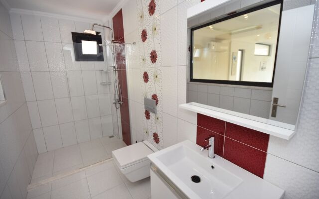 Villa Ural by Helaltatilvillalari