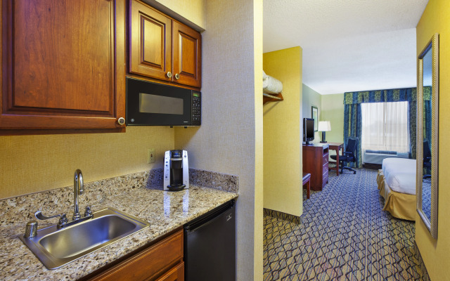 Holiday Inn Express Hotel & Suites Belleville by IHG