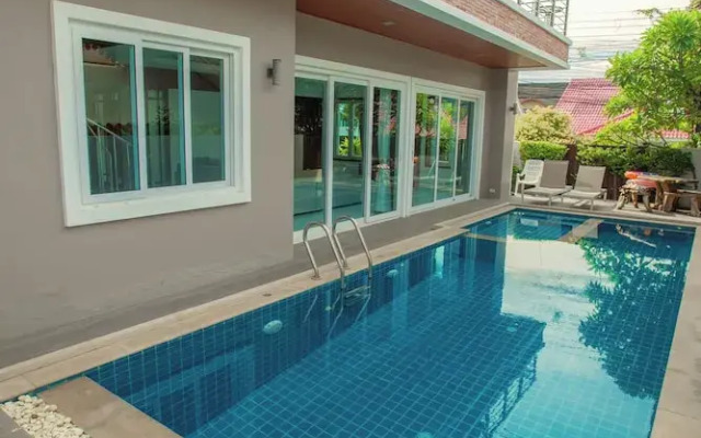 Nee Pool Villa