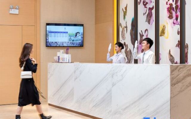 Lavande Hotel(Foshan Qiandeng Lake Pingzhou Jade Street Store)