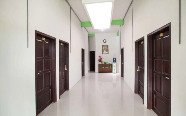 RedDoorz near Banyuwangi Baru Station