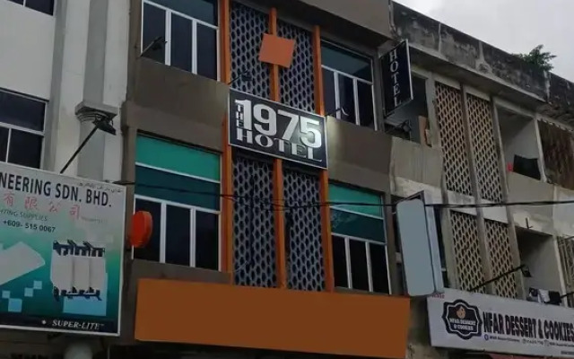The 1975 Hotel Empire