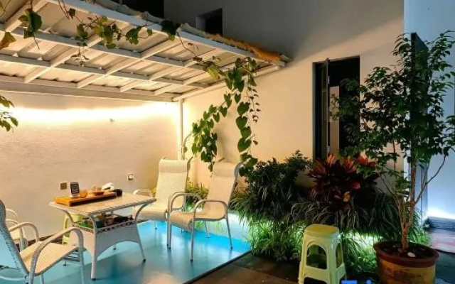 Ruili Secluded Homestay