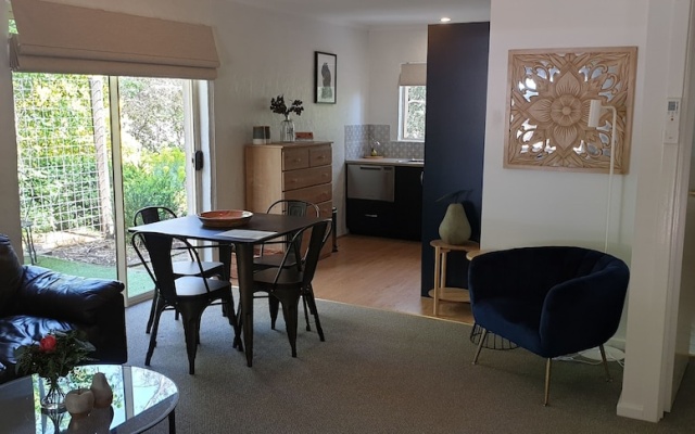 Donnybrook Cottages - Hutt River Cottage – Guest Rooms – Clare