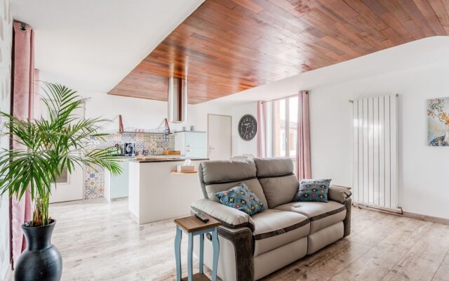 Fantastic Apartment With Whirlpool, Balcony, Deck-chairs