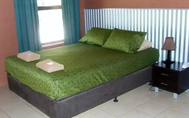 Territory Manor Motel & Caravan Park