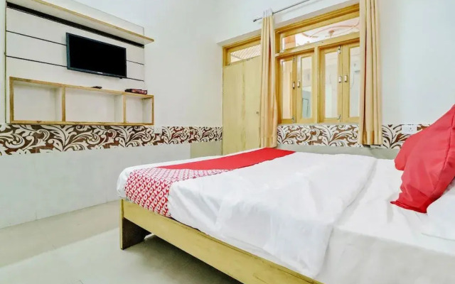 Shri Govind Dham by OYO Rooms