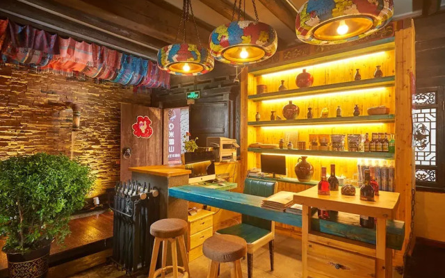 JIUMI Snow Mountain Original Art Hotel