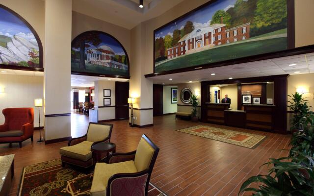 Hampton Inn & Suites Charlottesville-At the University