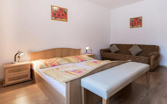 Apartment Twisting By The Private Pool