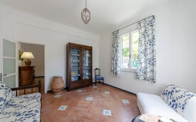 ALTIDO Pretty House in Vernazza Middle Apartment