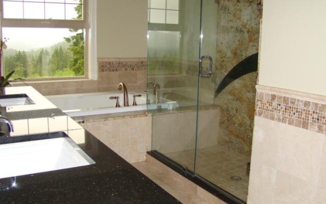 Malahat View Guesthouse