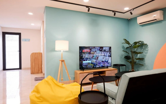 RedDoorz Premium near CBD Puri Indah – Guest Rooms – Jakarta
