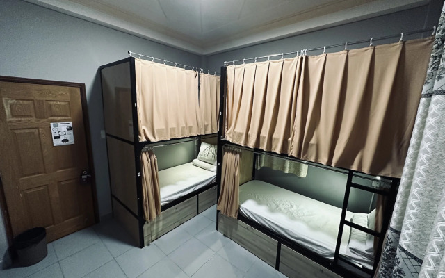 Alleyway Hostel - Adults Only