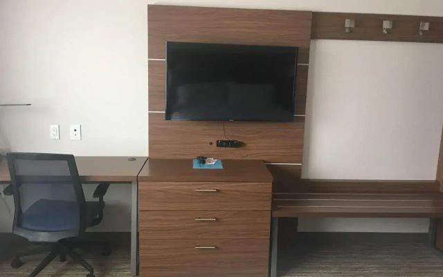Holiday Inn Express & Suites Brenham South by IHG
