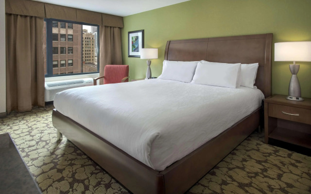 Hilton Garden Inn Chicago Downtown Riverwalk
