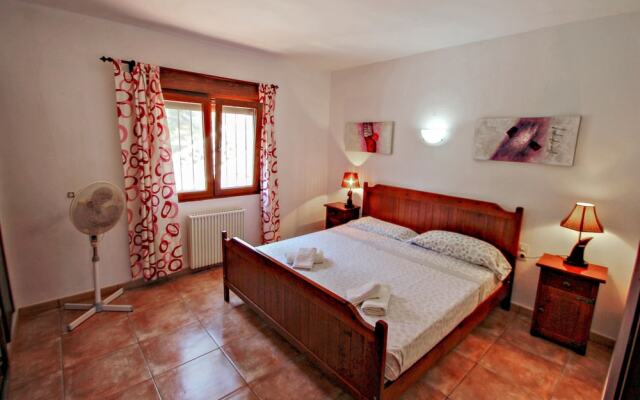 Flandes - traditionally furnished detached villa with peaceful surroundings in Benissa